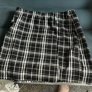 Plaid Skirt with small slit
